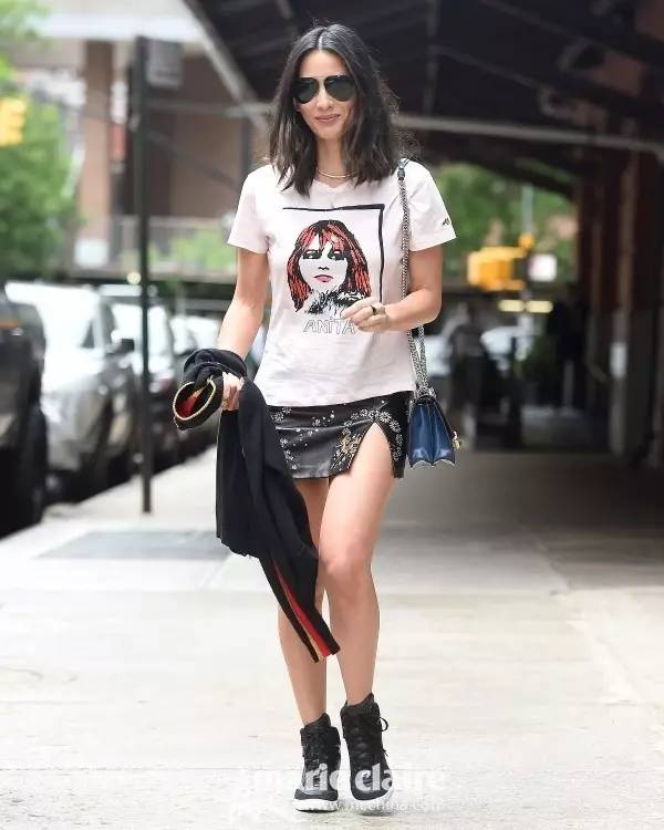 有了大幂幂的基础款女神示范，我把海量白底印花美T穿了个遍