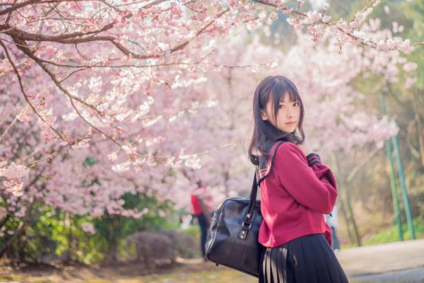 你为什么穿jk制服,我们为什么穿校服