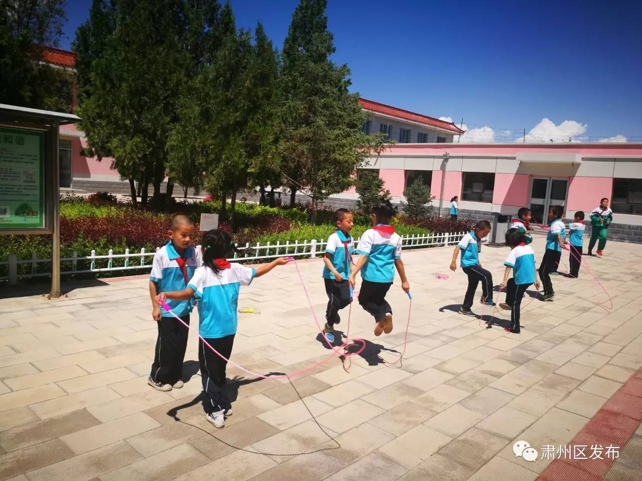 体育剪纸图片踢足球,关于踢足球的剪纸视频