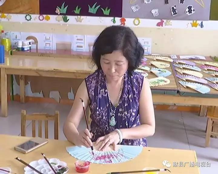 不畏酷暑三伏天里校园建设热火朝天