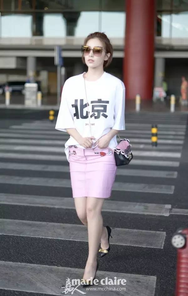 有了大幂幂的基础款女神示范，我把海量白底印花美T穿了个遍