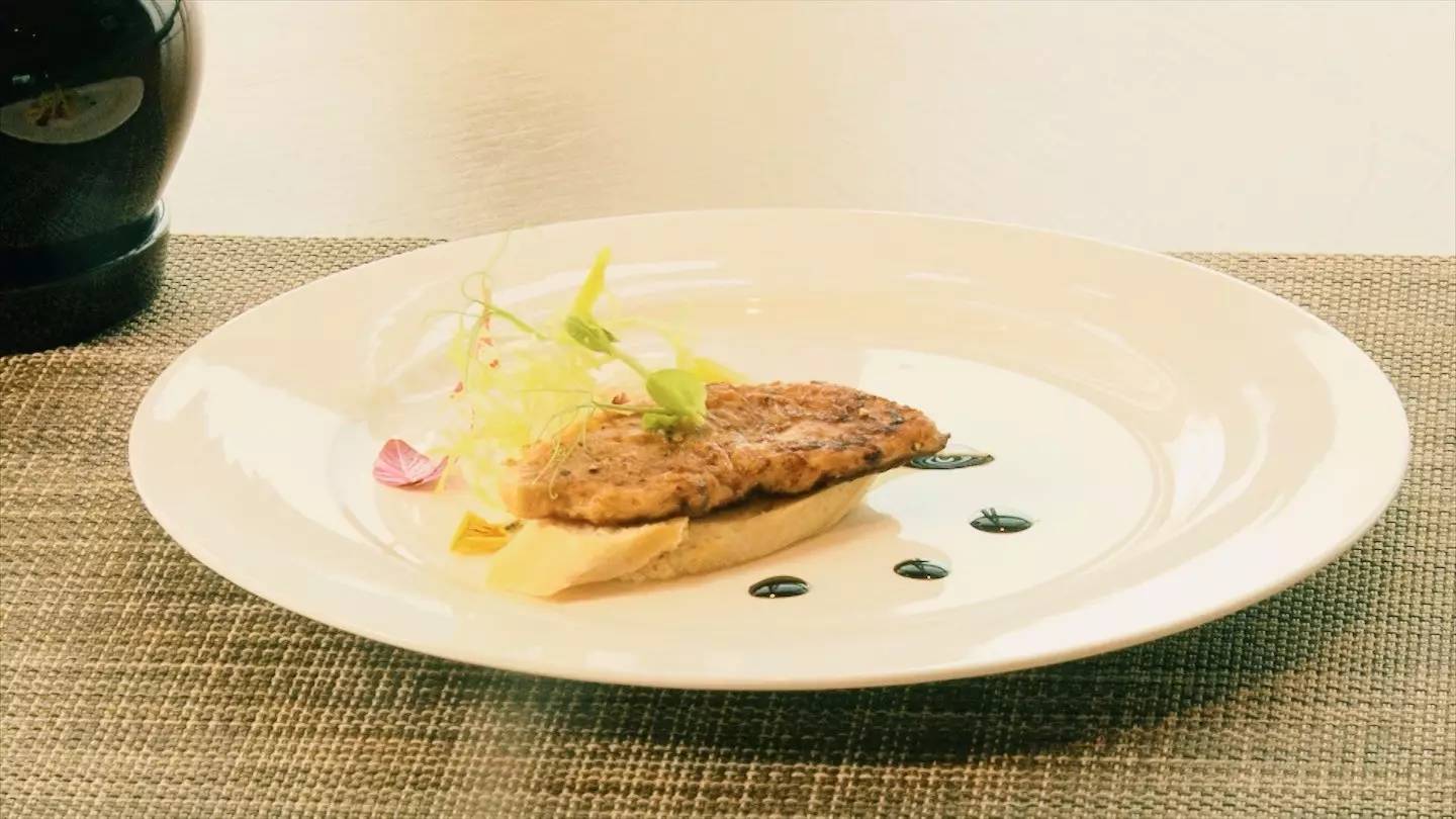 一家开在43楼的空中餐厅，去这里吃饭你得带上两个胃