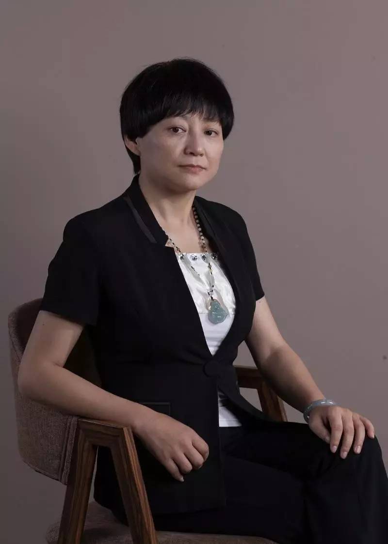 60岁在破庙年赚13亿，被逼净身出户后，又带着年均超过80岁的团队重掌江湖