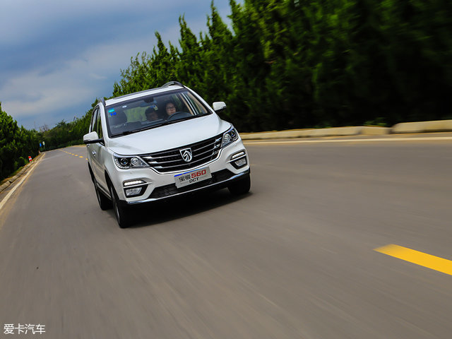 宝骏5602015手动舒适型驾驶体验,宝骏560驾驶功能键视频讲解