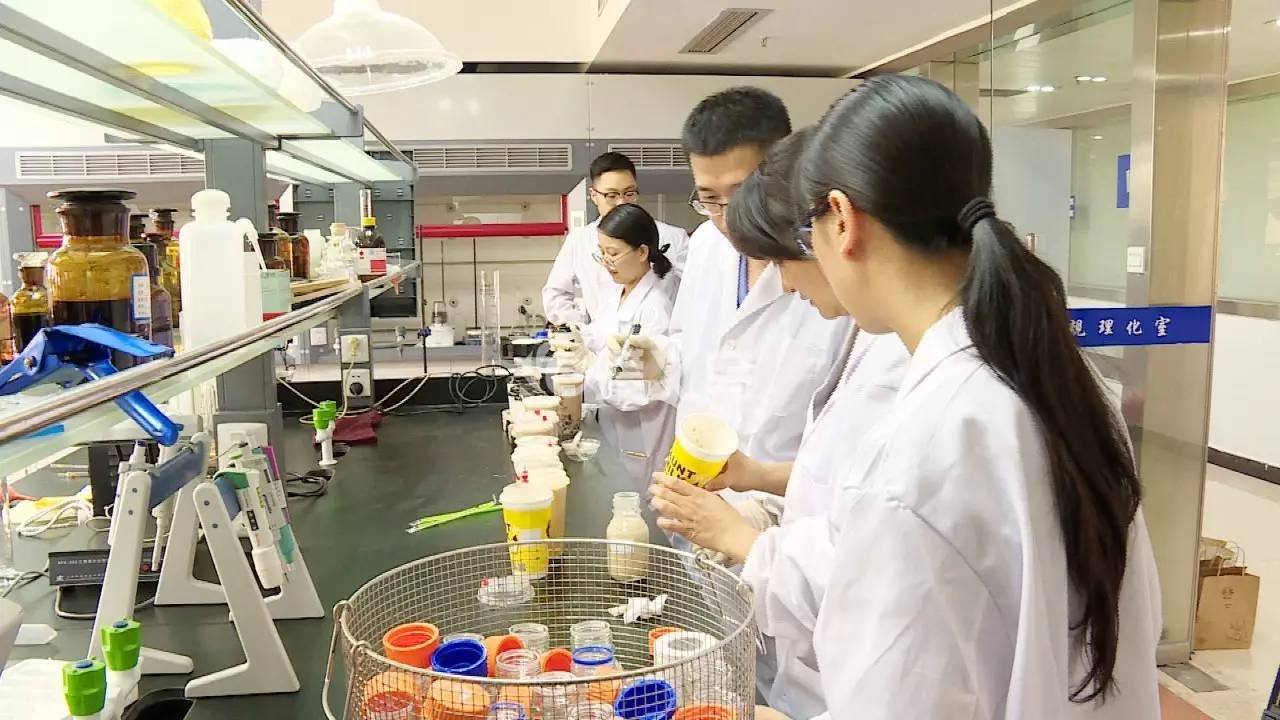 一杯奶茶等于30个鸡蛋,一杯奶茶等于一斤猪肉