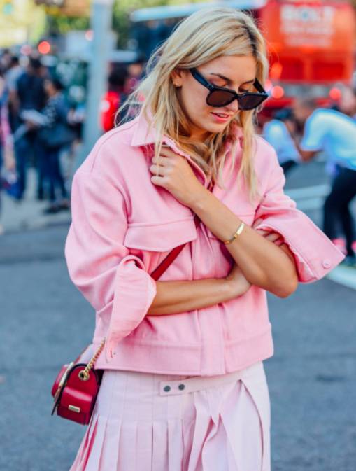 七夕怎么穿让男朋友眼前一亮,七夕情侣怎么穿甜到掉牙