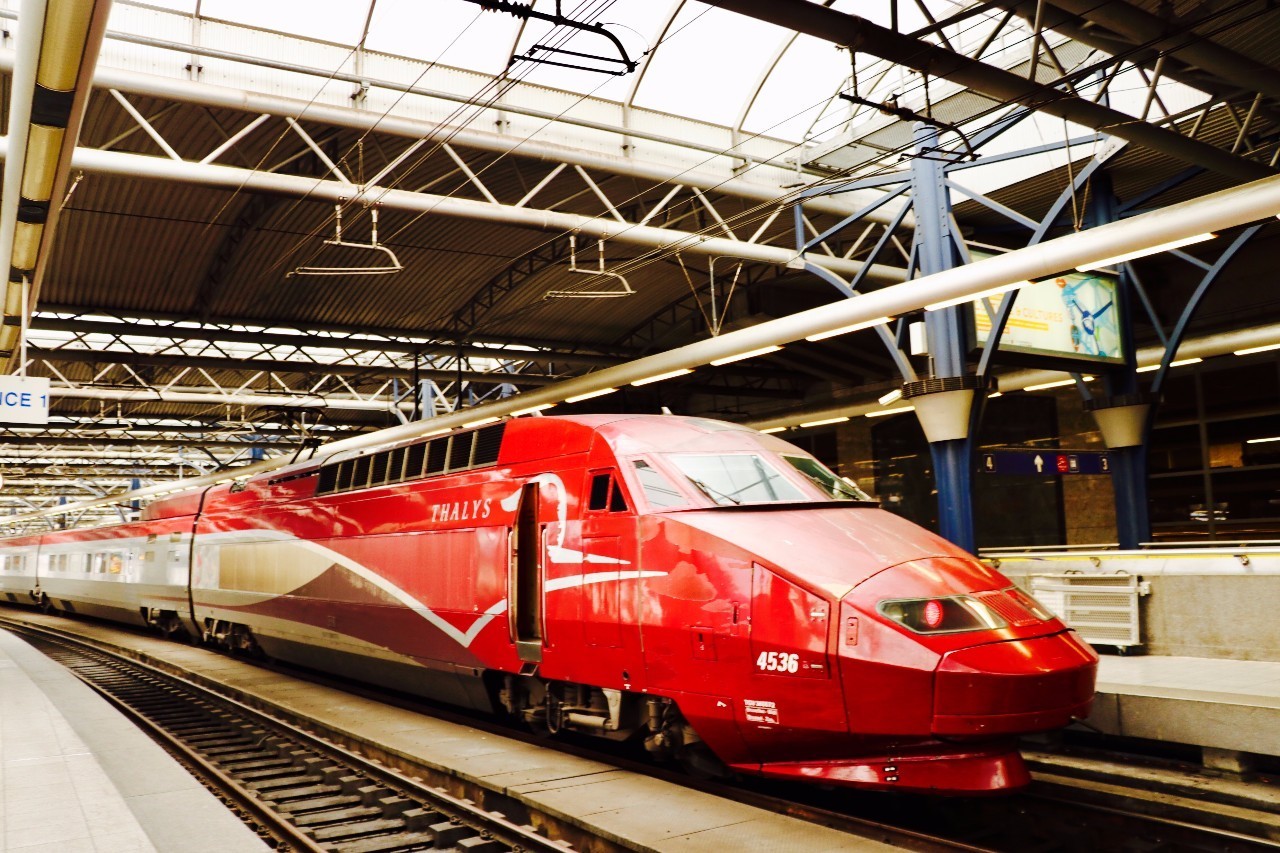 坐火车游欧洲视频,坐着火车游英国