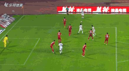 半场战报:詹姆斯头球破僵,亚泰0-1辽宁