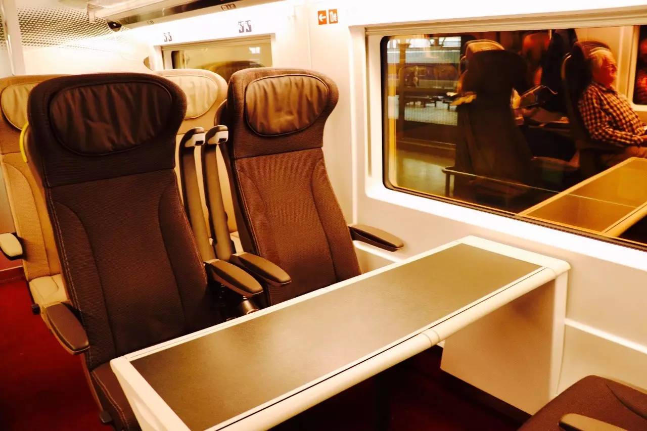 坐火车游欧洲视频,坐着火车游英国