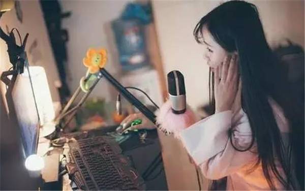 “无证”的通通取缔直播平台该找婆家了