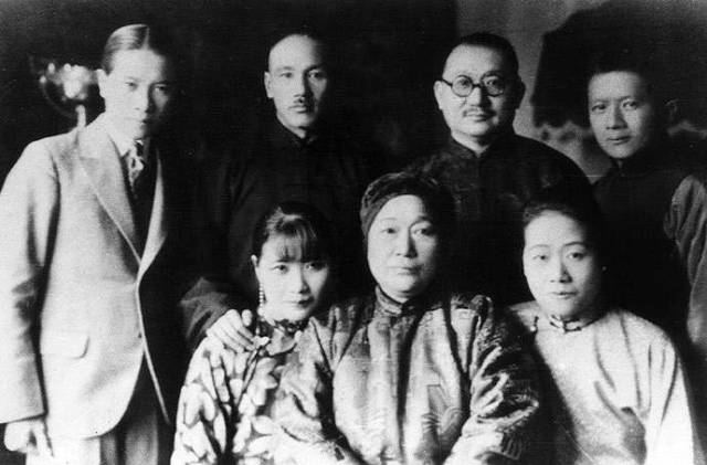 是谁成就了这个影响三代国家领袖的传奇家族?