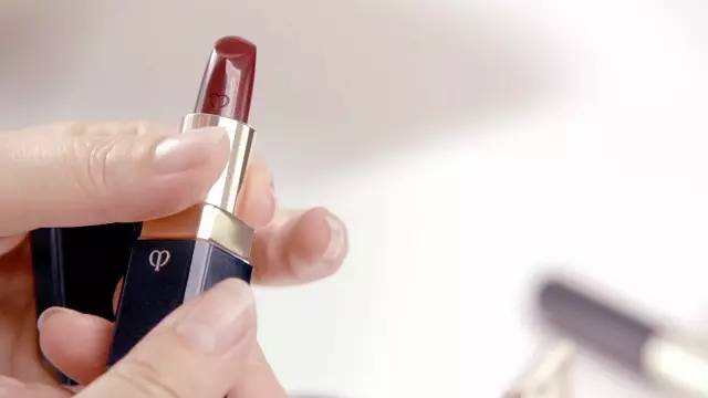 一起来看看这6款高颜值唇膏,10支最适合秋冬的唇膏