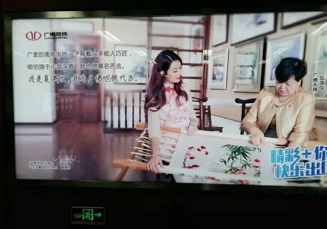 “莫澳欣，你设计的服装哪里可以买得到？！”