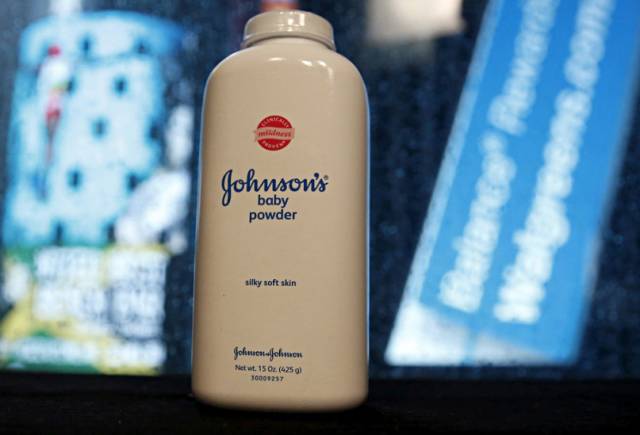 「震惊」强生婴儿爽身粉被指致癌,赔27亿!你还敢用吗?