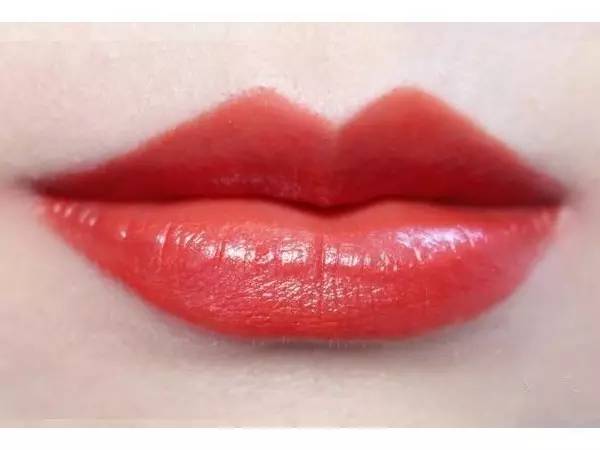 baby带火的权志龙的歌,baby带火的口红