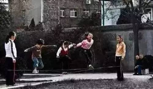 小时候上学时经历的生死瞬间,小时候上学的情景