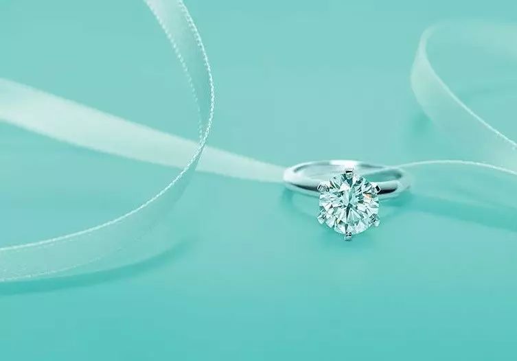 tiffany品牌创始人,tiffany上马奖杯