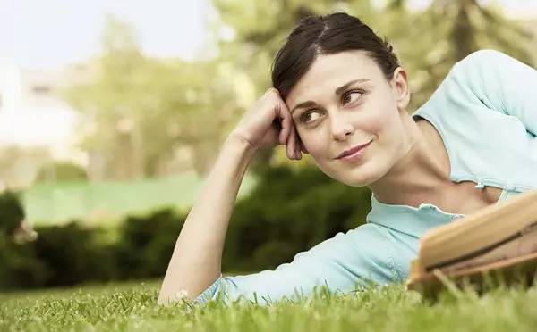 人体有个万能穴坚持按压好处多,美人穴正确按摩方法