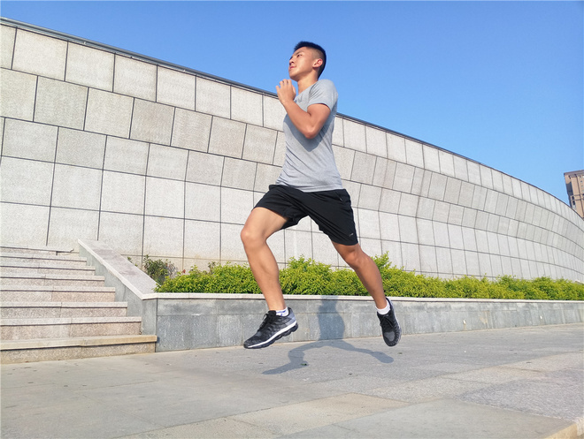 李宁跑鞋大绝影测评,李宁如影随形