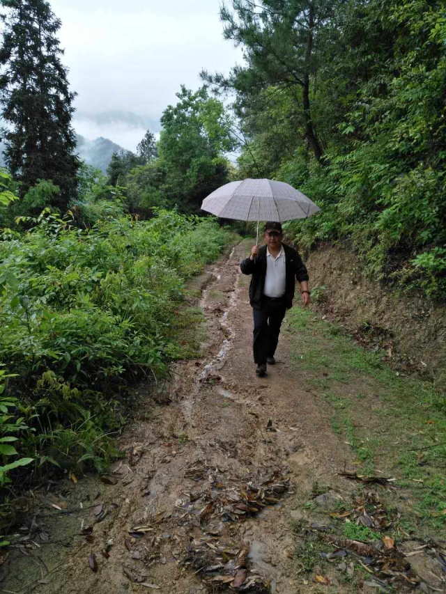 对人民群众许下的铮铮誓言,用行动兑现承诺