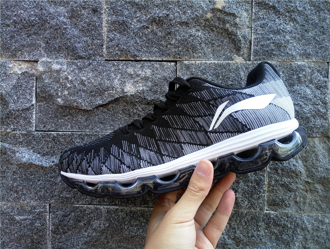 李宁弧型跑鞋,极致软弹跑鞋李宁