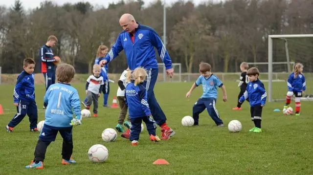 德国足球青训传球基本功,5-6岁足球基本功训练