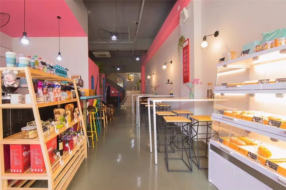 城西悄悄开了一家脑洞大开的烘焙店，辣味千层，魔方蛋糕，桃胶枸杞月饼……不输哈利·波特的糖果屋啊