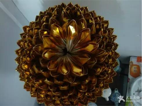 中秋节拜月娘折纸教程视频,黄纸手工折纸菠萝元宝