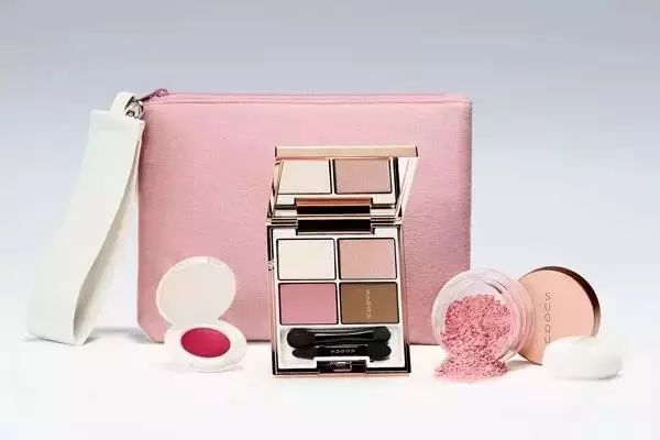 腮红金震惊了手机界？美妆界老司机们却早就开始在圣诞限定上作妖了~