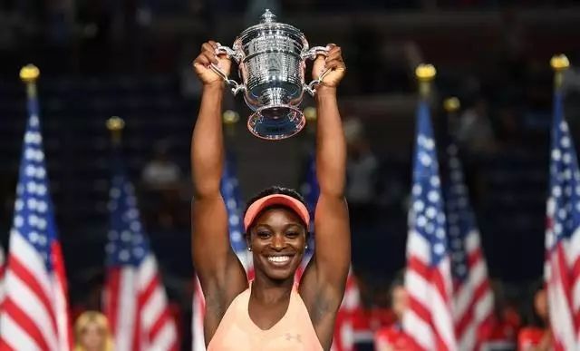 tiffany品牌创始人,tiffany上马奖杯