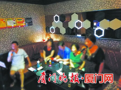 包厢内载歌载舞不怕扰民阿公阿嬷组团上KTV消费