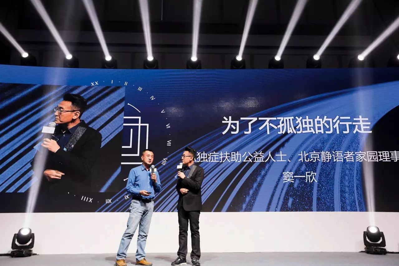 锵锵三人行怎样度过难关,现在还有锵锵三人行么