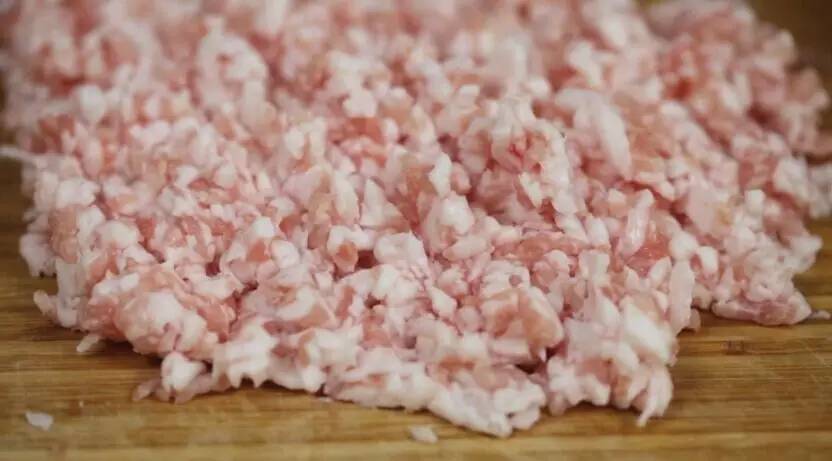 狮子头怎么做才能入口即化,为啥狮子头不用肉末