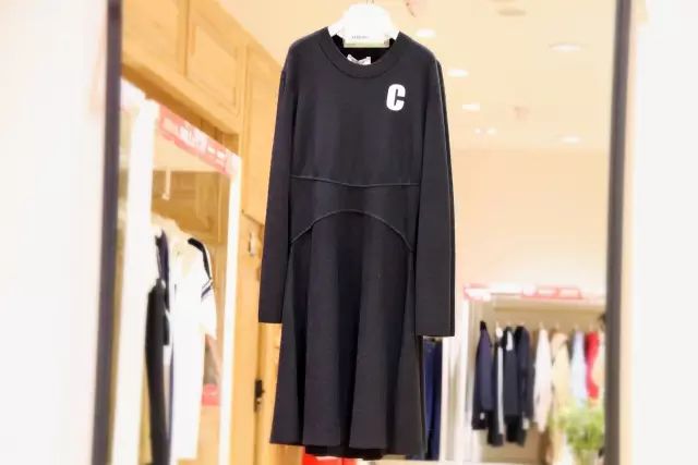 花一件钱买三件衣服,花一件的钱拿两件