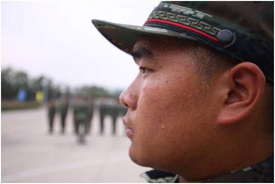 00后军人小哥哥变装,怎么成为帅气的兵哥哥