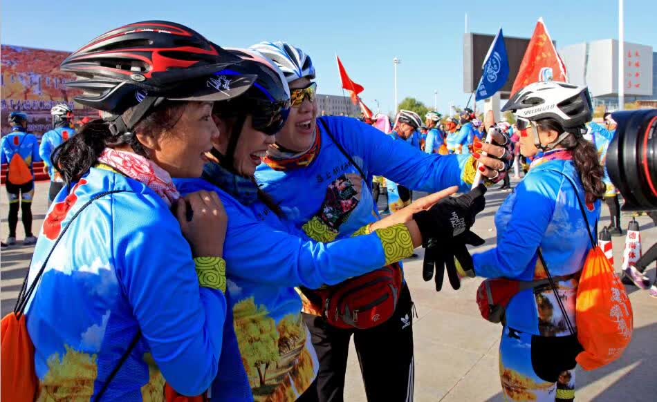 美丽的内蒙古额济纳胡杨林,恋上南山路美图