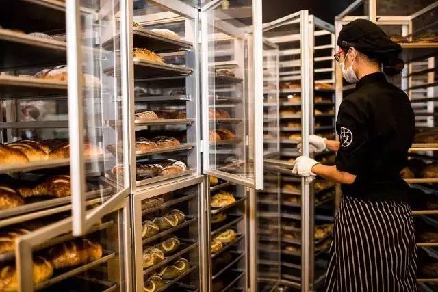 分分钟扫空，南京必吃网红酵母面包店终于盼来啦~足足70+种，雷神巧克力盐之花……杭州人又有口福了