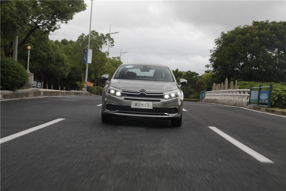 雪铁龙c5天逸1.6t试驾视频,2020款雪铁龙c5aircross试驾