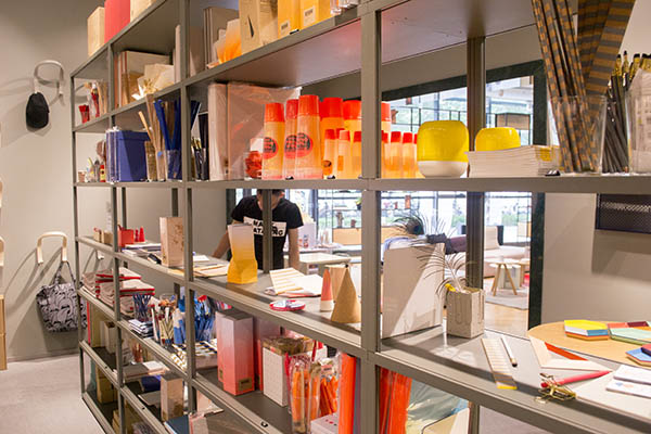 我们逛了逛HAY在北京的体验店，没想到长这样