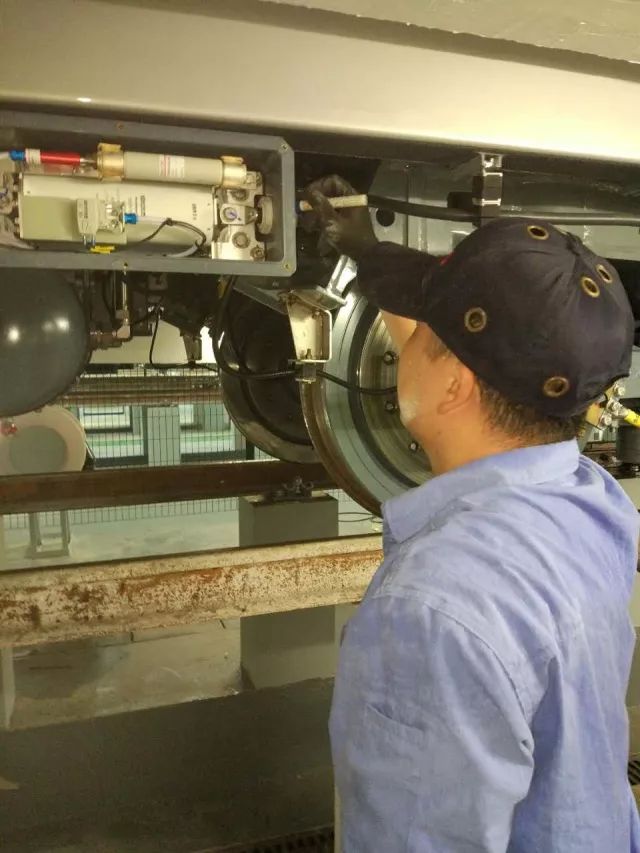 「长假Day5」“十一黄金周”你放假我保驾：幕后地铁人在忙些啥？