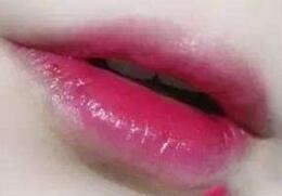 秋季不显唇纹唇釉,秋季唇釉推荐色号大牌