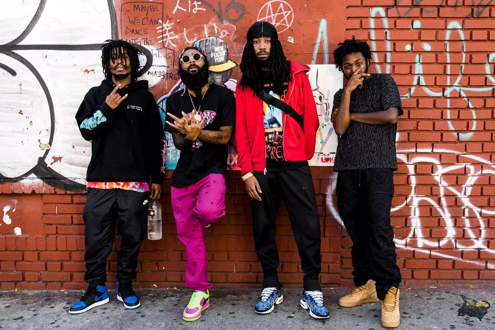 潮牌｜Supreme布鲁克林店外，一大片“人民币”满街走！