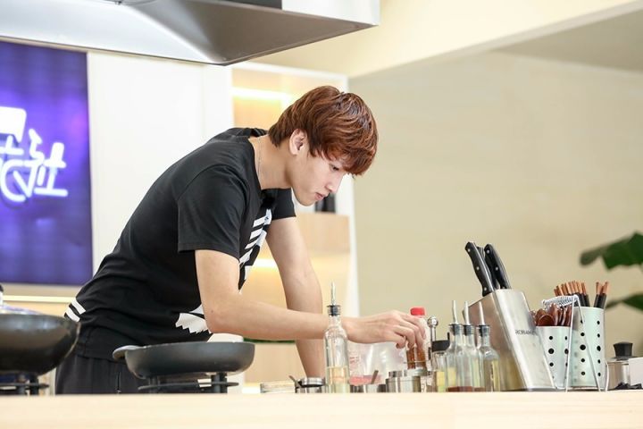 让社交障碍者的尴尬症都犯了，为什么说这档节目正在进行一场社会实验？