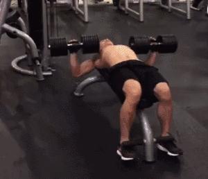 发现自己胸肌会动,为什么胸肌会自己动