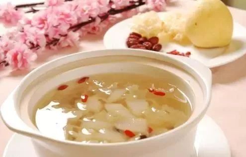 煲汤时加什么可以补气养血呢,据说喝了补血药之后有神奇的力量