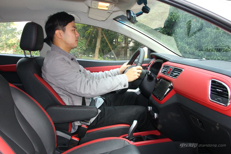 试驾江淮iev,试驾江淮v7