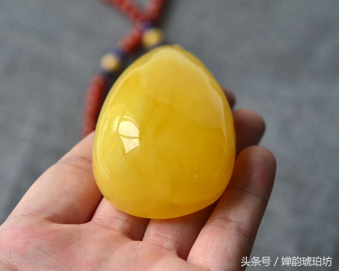 琥珀蜜蜡和鸡油黄蜜蜡有什么区别,鸡油黄玉髓与蜜蜡的区别