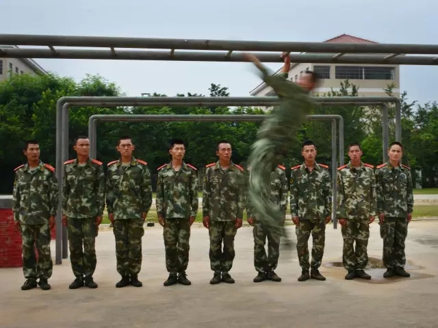 部队三人考上军校,三个发小全部入伍