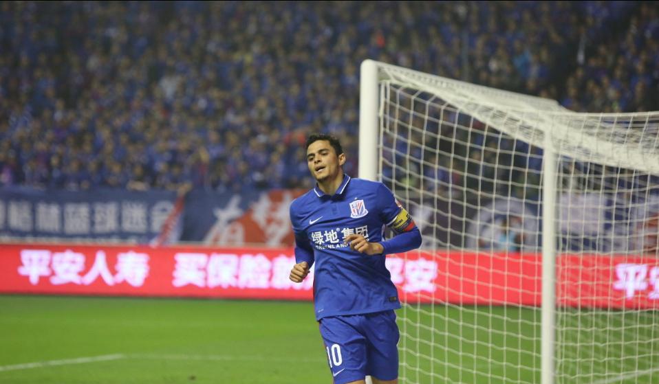 申花莫雷诺头球破门,莫雷诺肌肉照