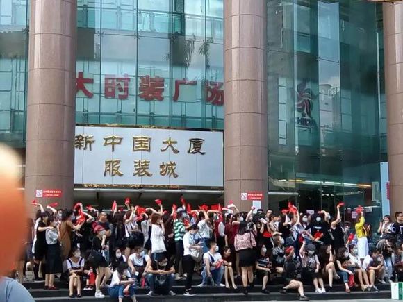 开服装店用的东西,开服装店哪里有好货源